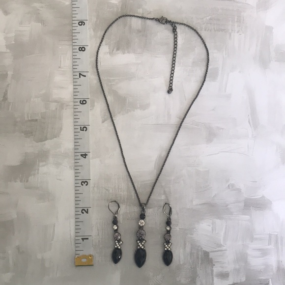 Beautiful Dark Silver Toned Necklace & Earrings; Black, Clear & Clear Grey Gems - Picture 4 of 6